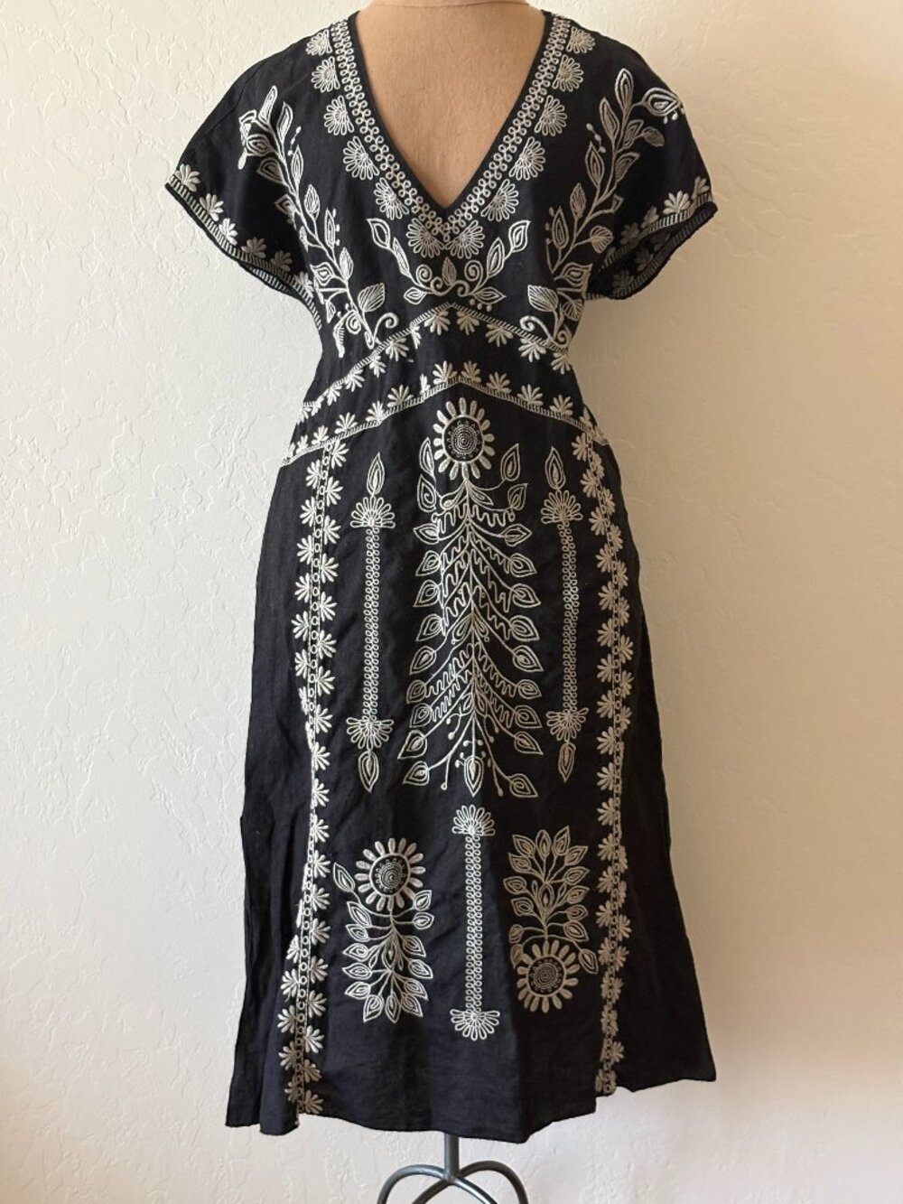 Johnny Was Embroidered Dress. Size S. Black/Tan.